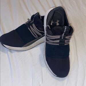 Under Armour Breathe Shoe. Black/White
